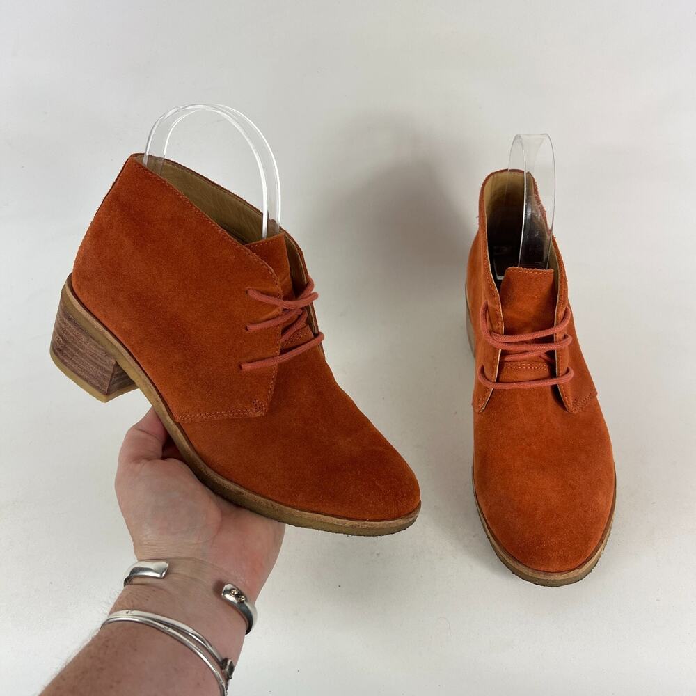 Clarks Desert Boots Women 6.5 Brown Suede Lace Up Ankle Block Heel Casual Bootie